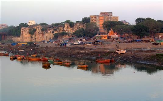 Surat Castle tour with Antilog Vacations at Surat Western India Surat Castle tour with Antilog Vacations at Surat Western India
